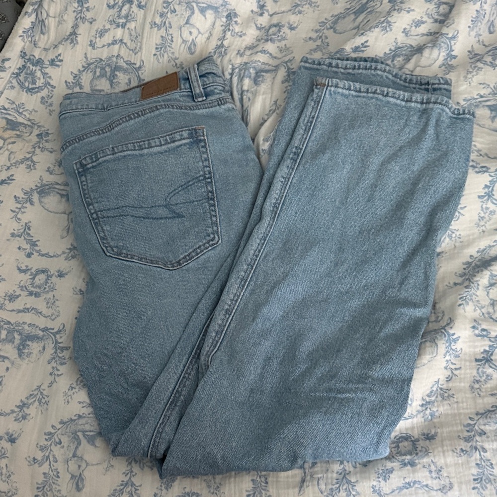 American Eagle Outfitters Light Blue High-Rise Mom Jeans
